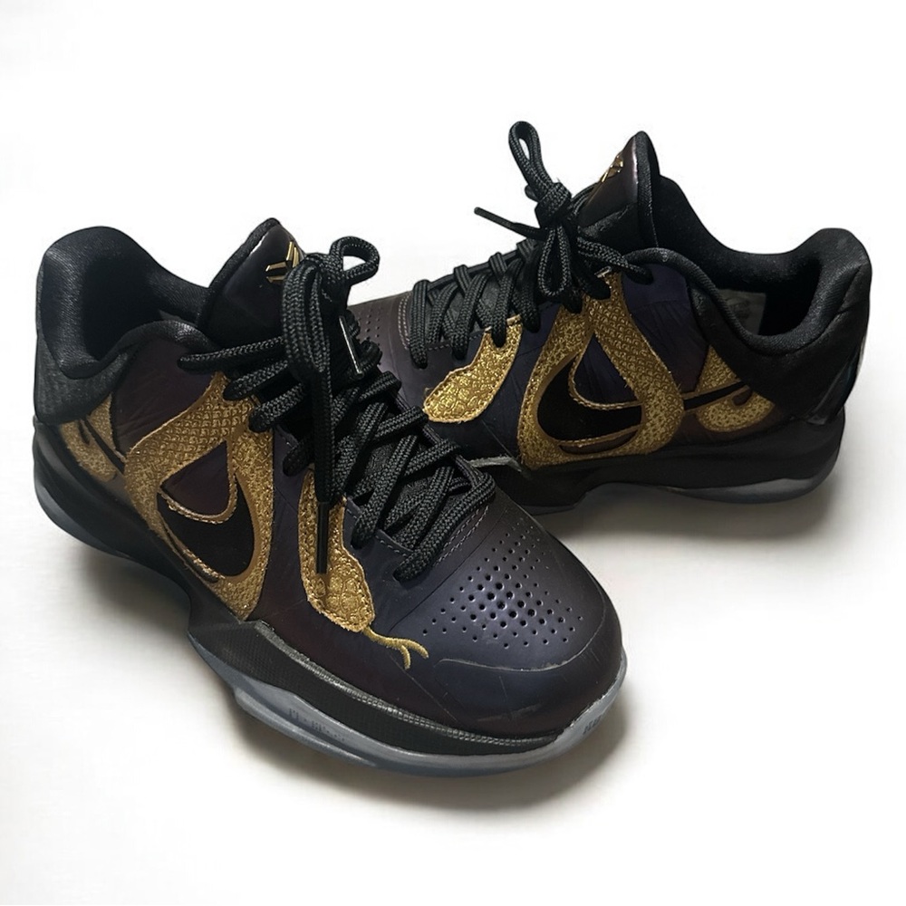 Kids KOBE V EGGPLANT/black-metallic Gold Aubergine/OR Metallique/ Athletic Shoes